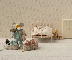 Bebé Ratón en Capazo Azul