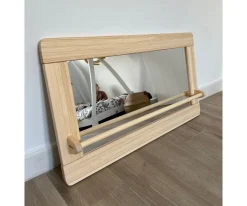 Espejo Montessori Pequeño con Barra de Madera