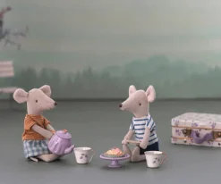 Maleta con Set de Té Morado Madelaine