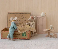 Mamá y Papá Ratón en Caja de Cigarros