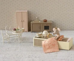 Princesa Ratón Hermana Pequeña en Caja de Cerillas